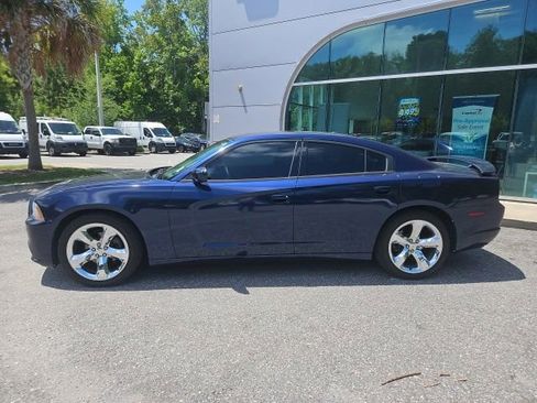 Used 2013 Dodge Charger SXT w/ Rallye Appearance Group RWD image 2