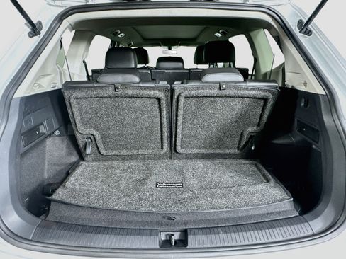 Used 2020 Volkswagen Tiguan SE w/ Panoramic Sunroof Package FWD image 28