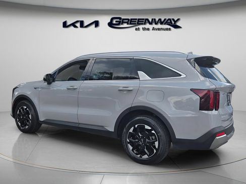 Certified 2025 Kia Sorento S w/ Panoramic Sunroof Package FWD image 4