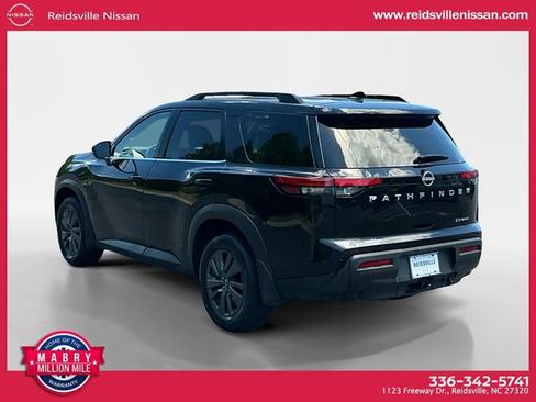 Used 2023 Nissan Pathfinder SV w/ SV Premium Package AWD/4WD image 4