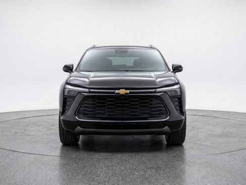 Used 2025 Chevrolet Blazer LT image 2