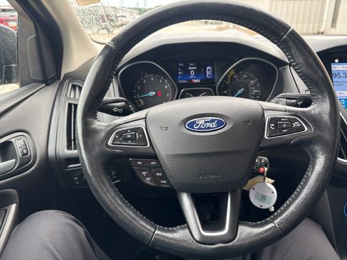 Used 2017 Ford Focus SEL w/ Cold Weather Package FWD image 14