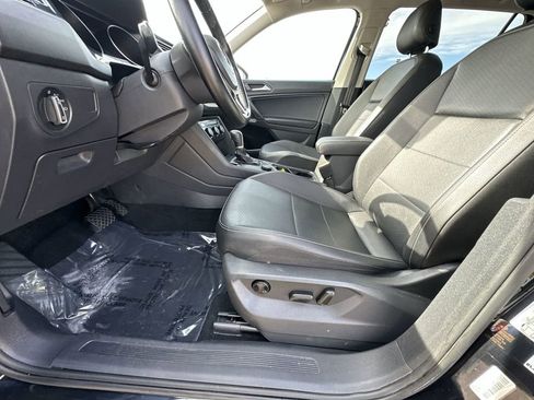 Used 2019 Volkswagen Tiguan SE image 20