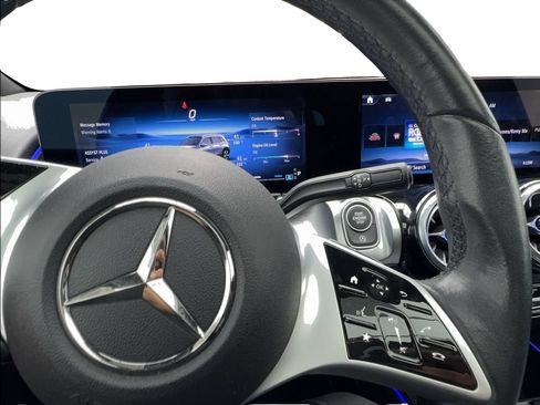 Used 2025 Mercedes-Benz GLB 250 4MATIC image 38