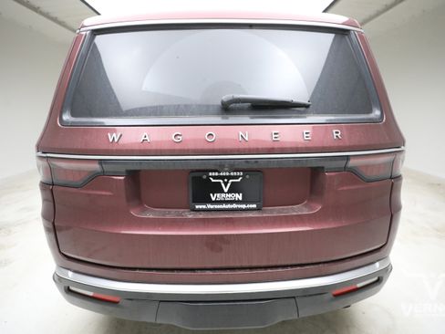 Used 2025 Jeep Wagoneer Series III w/ Premium Group I AWD/4WD image 3