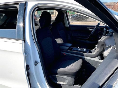 Used 2024 Ford Edge SE w/ Black Appearance Package image 6