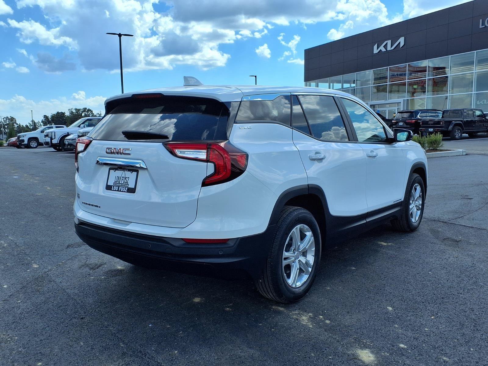 Used 2024 GMC Terrain SLE FWD image 27
