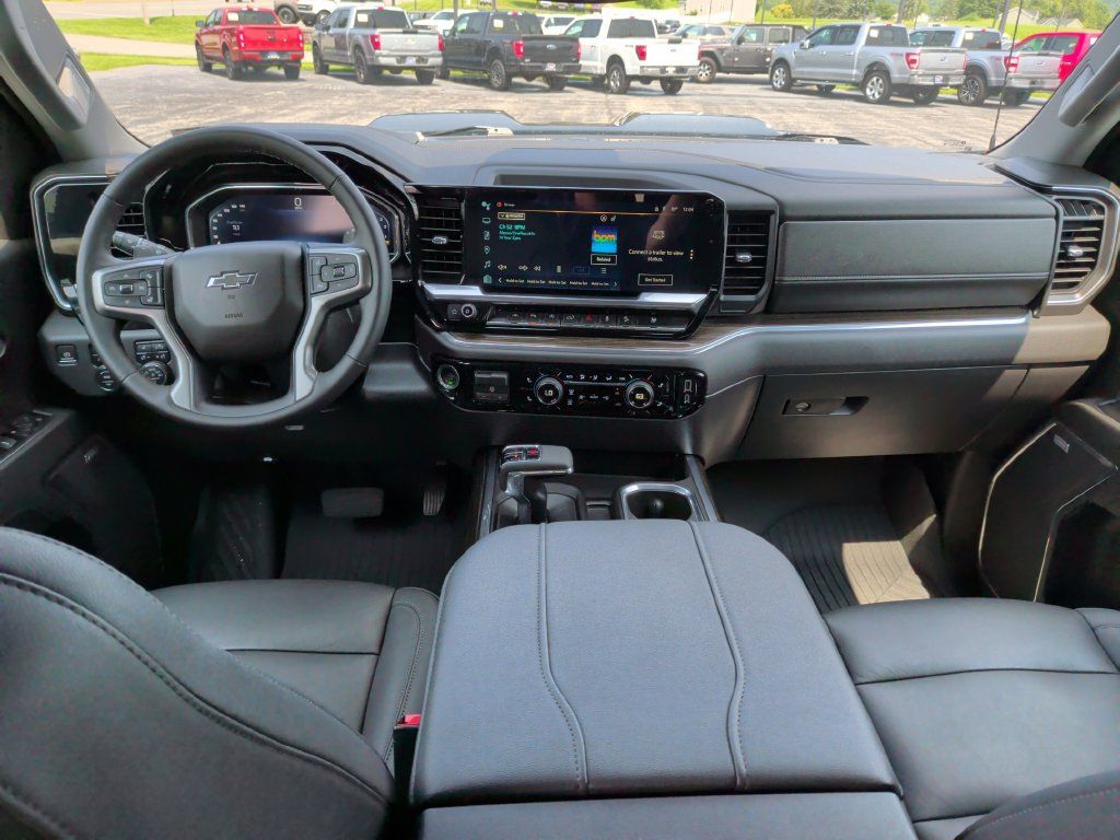 Used 2023 Chevrolet Silverado 1500 LT Trail Boss w/ LT Trail Boss Premium Package AWD/4WD image 2