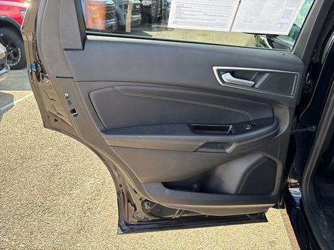 Used 2018 Ford Edge Titanium w/ Equipment Group 301A AWD/4WD image 21