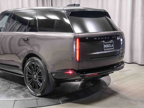 Used 2025 Land Rover Range Rover Long Wheelbase Autobiography image 8
