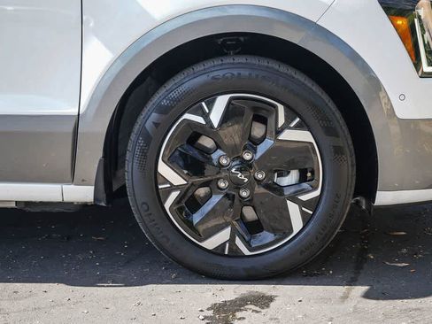 Used 2024 Kia Niro Wave w/ Wave Preserve Package FWD image 9