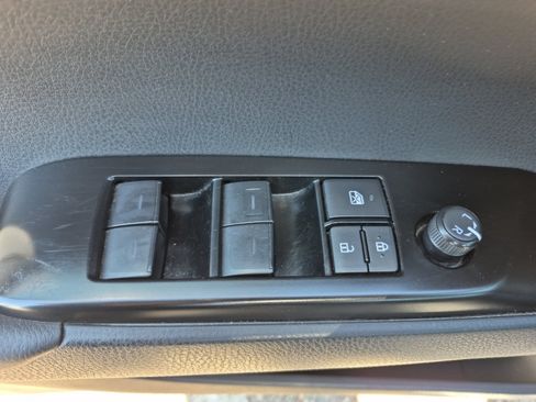 Used 2025 Toyota Camry SE FWD image 15