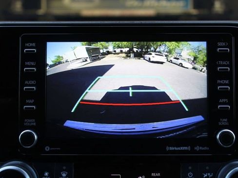 Used 2020 Toyota Highlander XLE FWD image 22