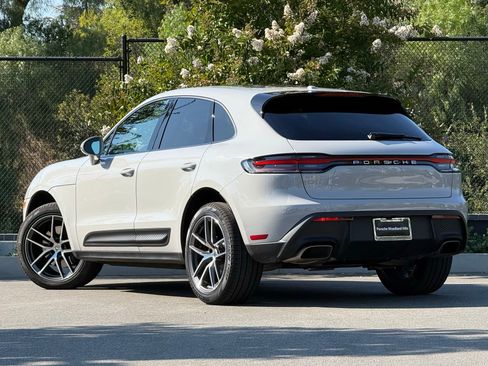 Used 2026 Porsche Macan AWD/4WD image 3
