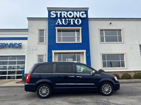 Used 2015 Chrysler Town & Country Touring-L w/ Driver Convenience Group image 17