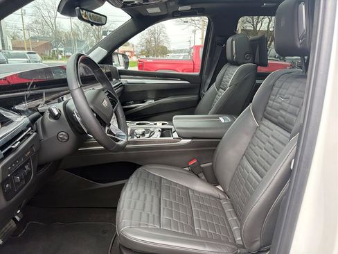 Used 2025 Cadillac Escalade ESV V w/ LPO, ONYX Package AWD/4WD image 10