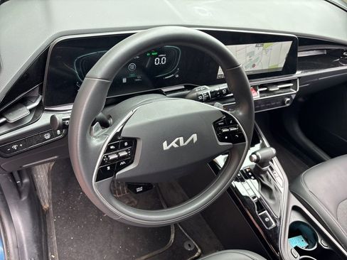 Certified 2024 Kia Niro EX FWD image 15