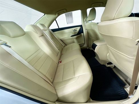 Used 2016 Toyota Camry LE image 24