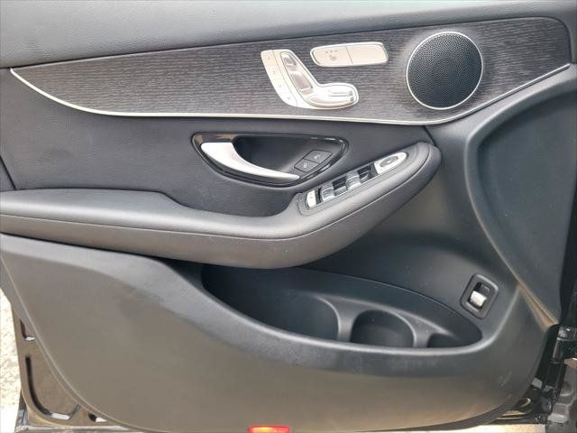 Used 2022 Mercedes-Benz GLC 300 4MATIC w/ Premium Package Lite image 22