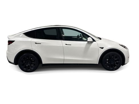 Certified 2023 Tesla Model Y Long Range AWD/4WD image 7
