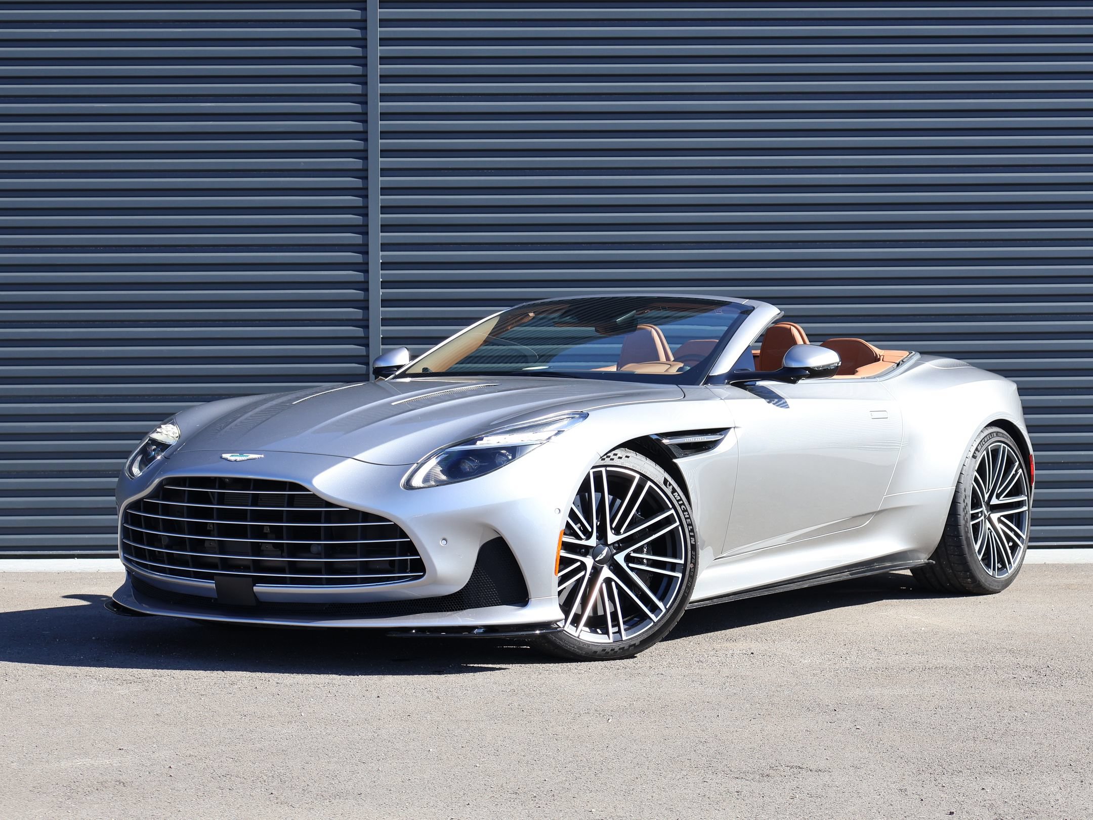 Used 2024 Aston Martin DB12 Convertible RWD image 28