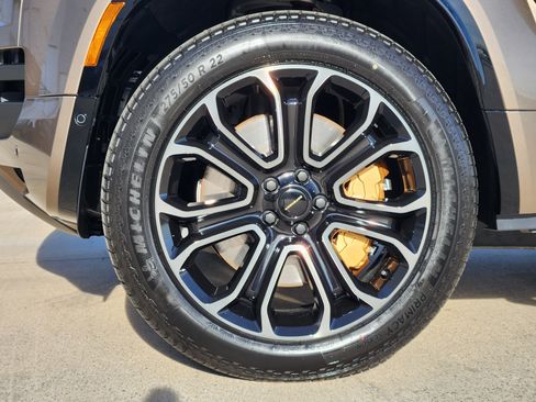 New 2026 Land Rover Defender 110 OCTA image 10