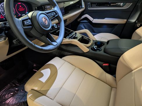 New 2026 Porsche Cayenne AWD/4WD image 4