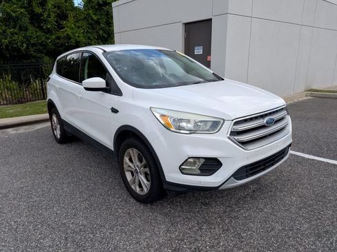 Used 2017 Ford Escape SE FWD image 1