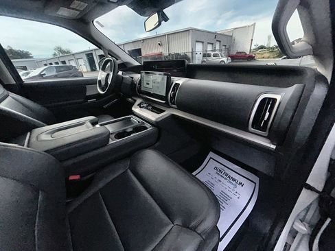 Used 2025 Ford Expedition Active image 14