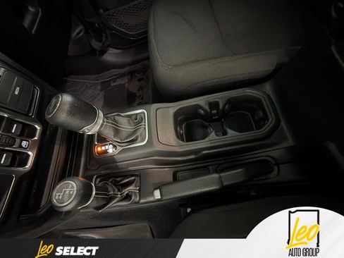 Used 2021 Jeep Wrangler Unlimited Sahara AWD/4WD image 21