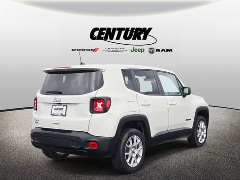 Used 2023 Jeep Renegade Latitude image 4