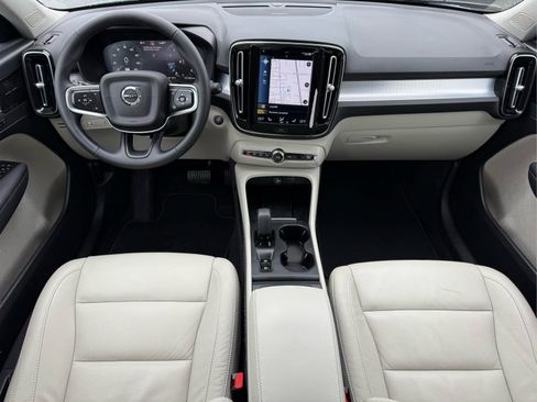Used 2022 Volvo XC40 T5 Momentum AWD/4WD image 17