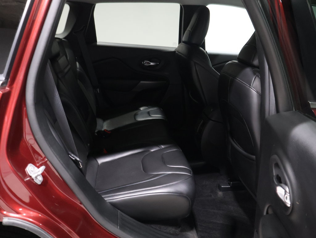 Used 2019 Jeep Cherokee Latitude Plus w/ Cold Weather Group AWD/4WD image 20