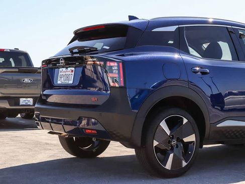 Used 2025 Nissan Kicks SR FWD image 9