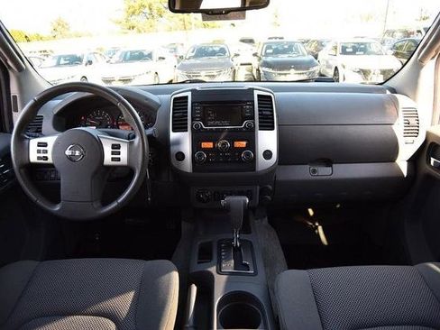 Used 2015 Nissan Frontier SV w/ SV Value Truck Package image 9