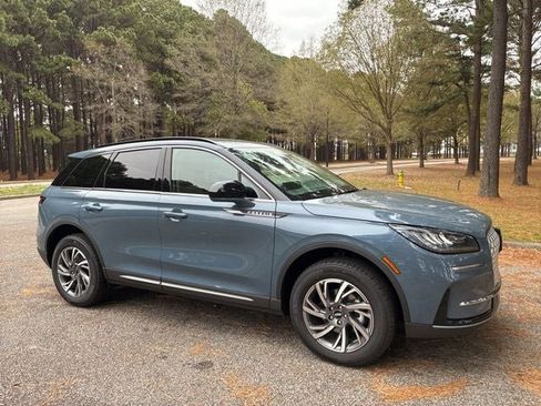 New 2026 Lincoln Corsair Premiere image 2