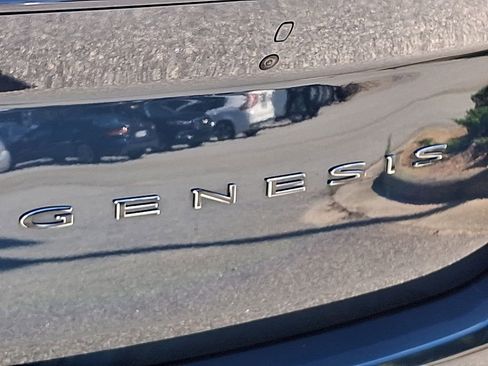 Used 2023 Genesis G70 2.0T image 33