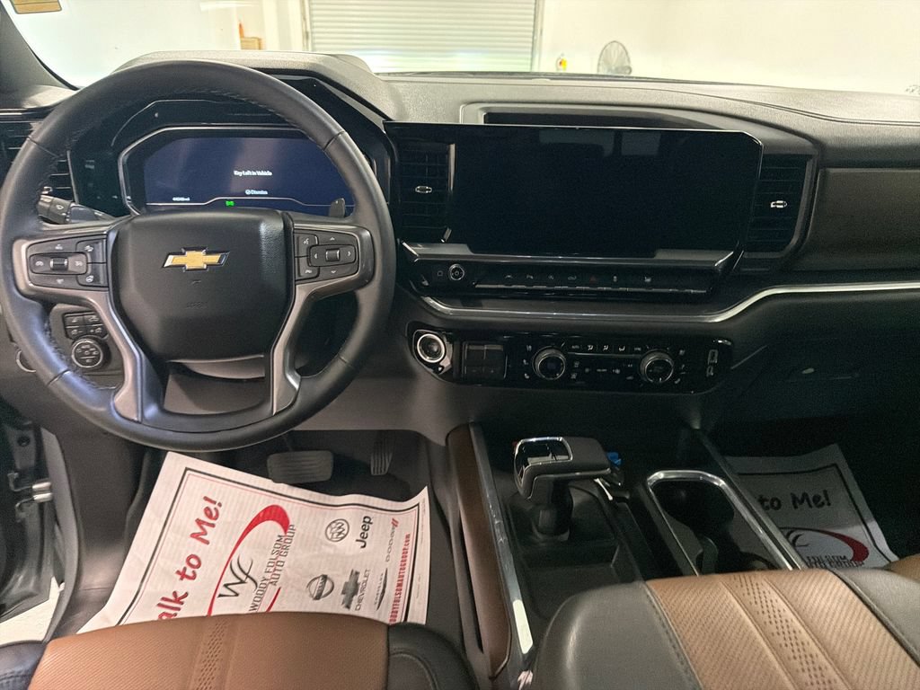 Used 2025 Chevrolet Silverado 1500 High Country w/ High Country Premium Package AWD/4WD image 15