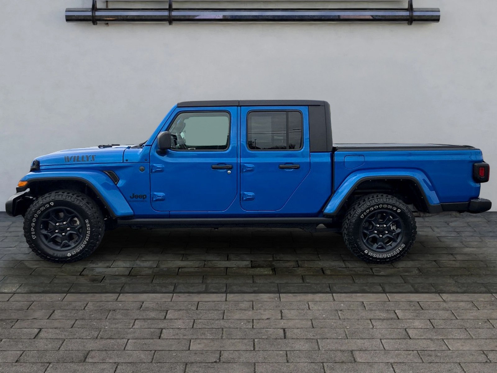 Used 2023 Jeep Gladiator Sport AWD/4WD image 6