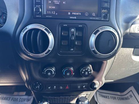 Used 2018 Jeep Wrangler Unlimited Rubicon w/ Cold Weather Group AWD/4WD image 57