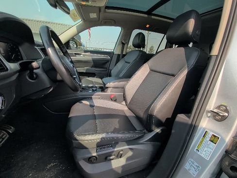 Used 2019 Volkswagen Atlas SEL R-Line AWD/4WD image 27