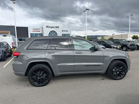 Used 2019 Jeep Grand Cherokee Altitude image 6
