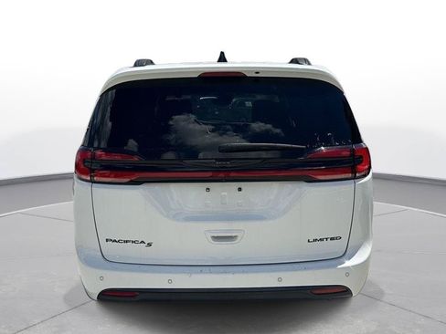 Used 2025 Chrysler Pacifica Limited FWD image 7
