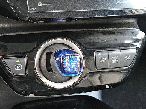 Used 2022 Toyota Prius Prime XLE image 14