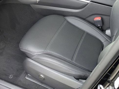 Used 2026 Mercedes-Benz GLC 300 image 4