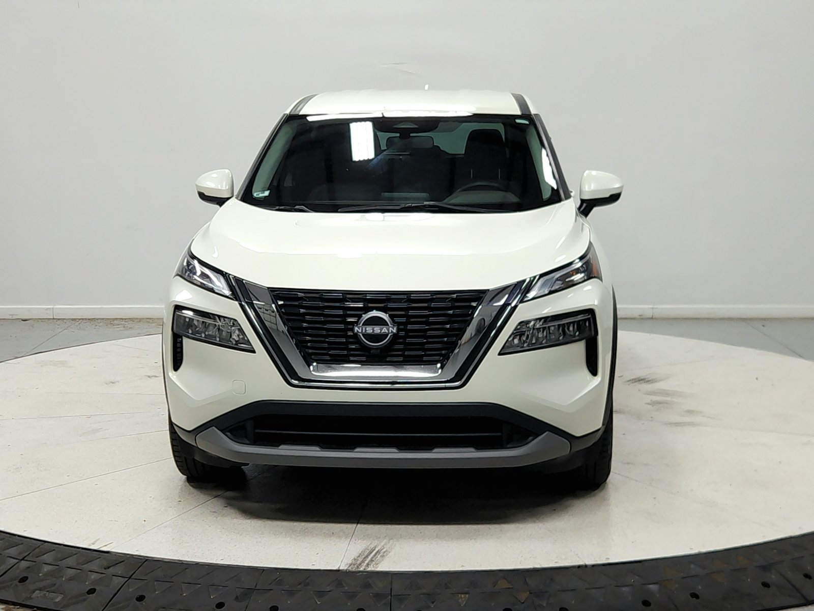 Used 2023 Nissan Rogue SV FWD image 3