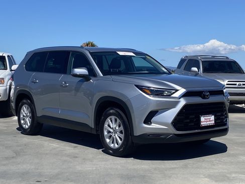 Certified 2025 Toyota Grand Highlander AWD image 2