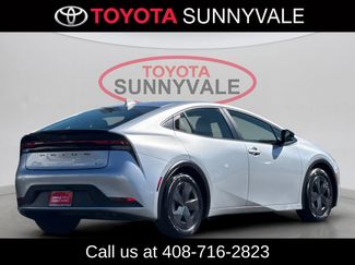 Used 2025 Toyota Prius LE video 3
