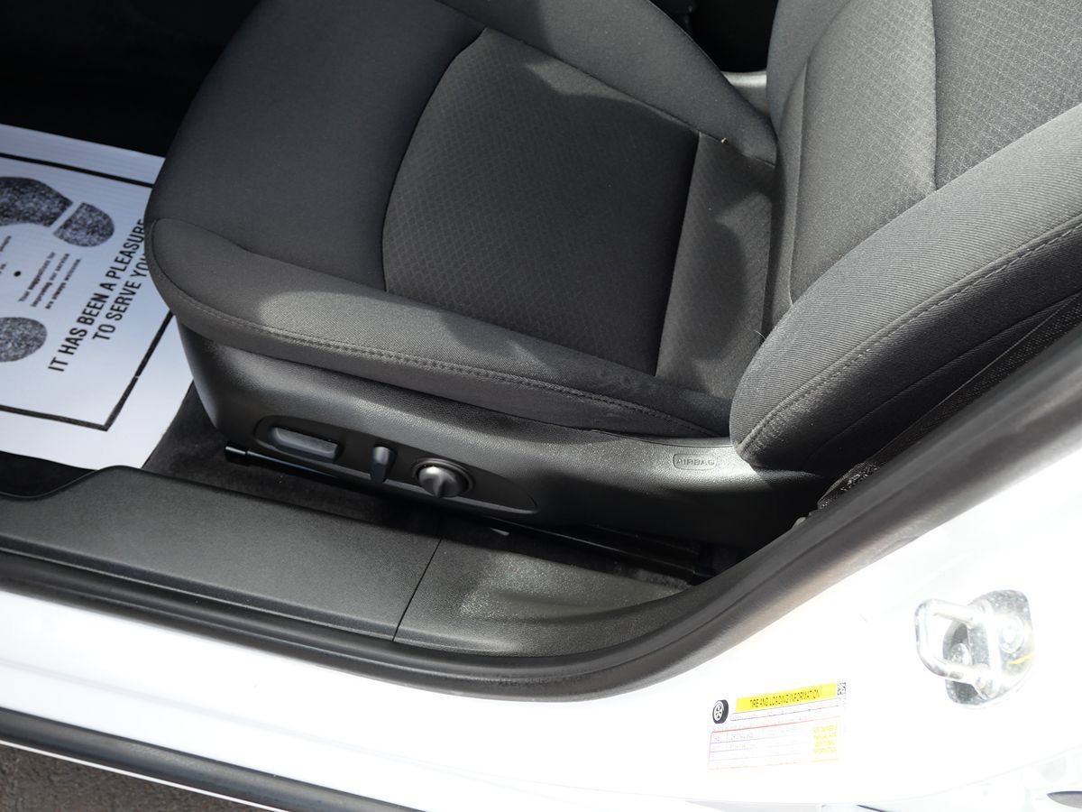 Used 2022 Chevrolet Malibu LT FWD image 14