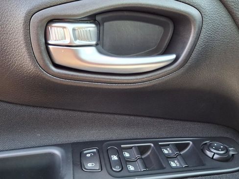 Used 2021 Jeep Renegade Sport image 13